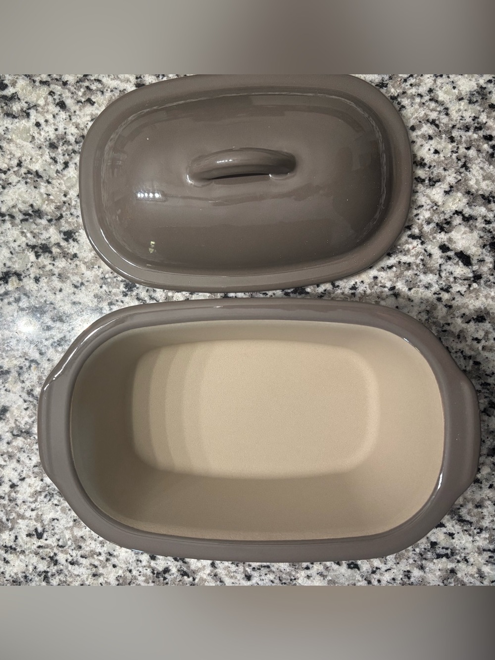Pampered Chef Stoneware Covered Casserole in Brown and Cream